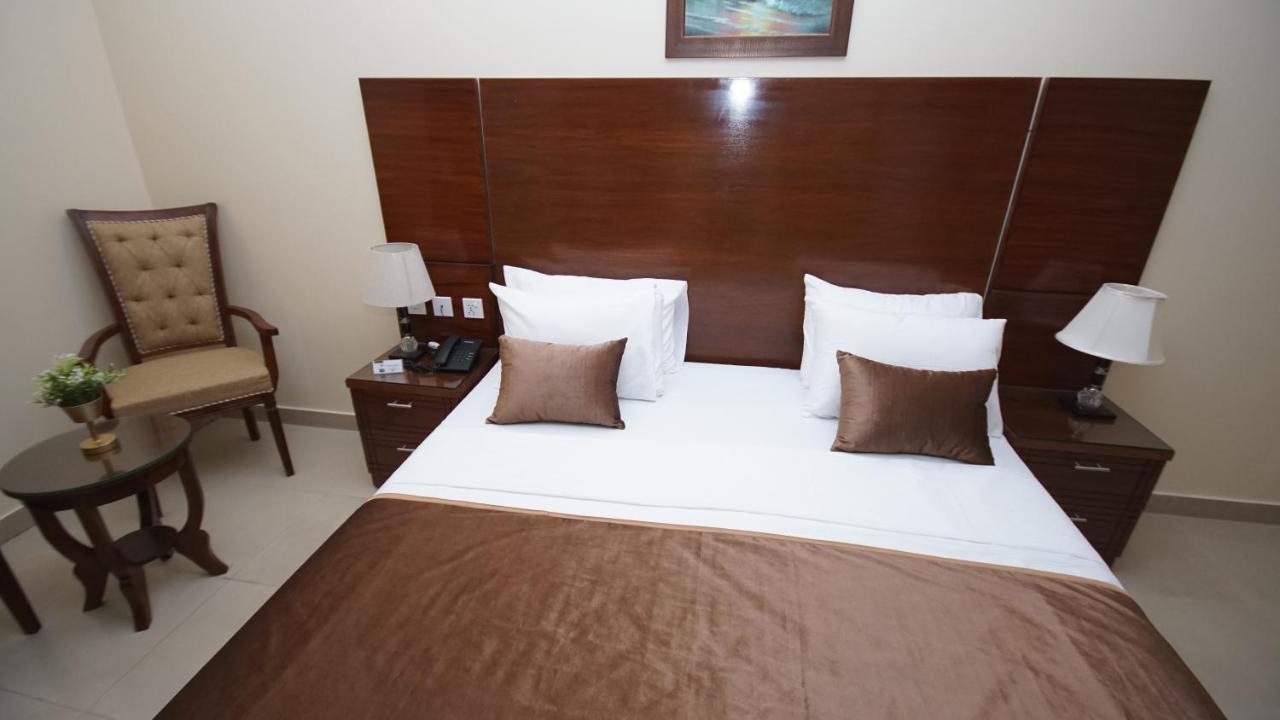 World Inn Hotel カラチ エクステリア 写真