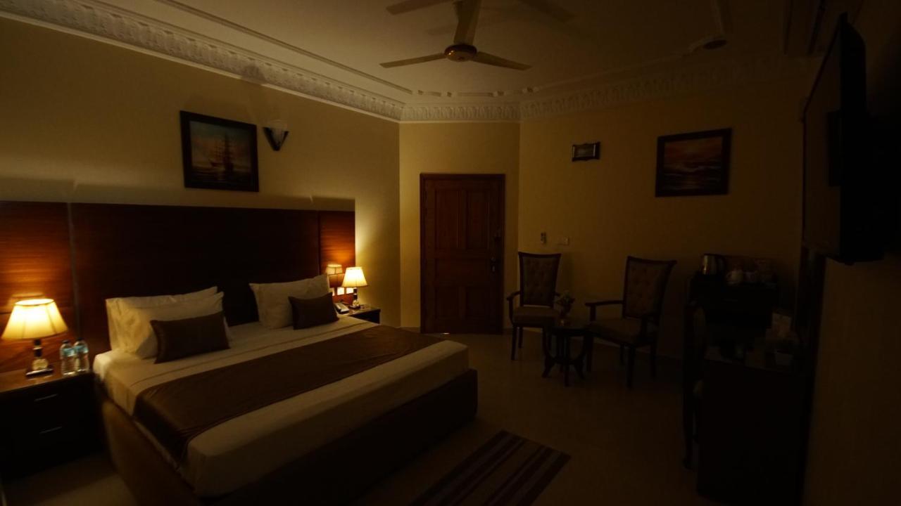 World Inn Hotel カラチ エクステリア 写真