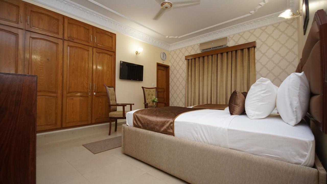 World Inn Hotel カラチ エクステリア 写真